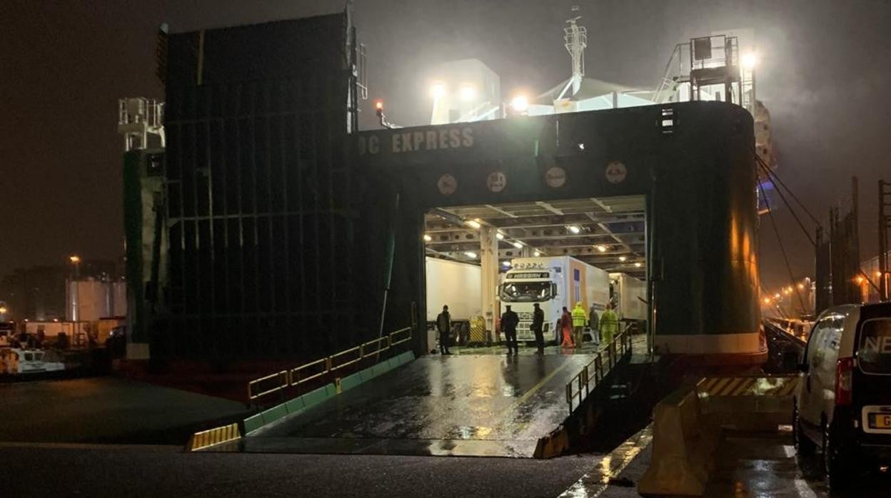 Imagen del primer ferry con productos de Reino Unido que llegó a Gibraltar desde Algeciras