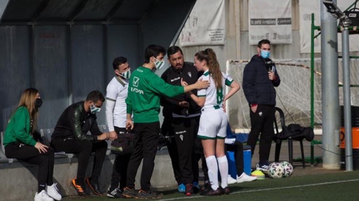 El exentrenador del Córdoba Femenino Ariel Montenegro, en un partido de esta temporada