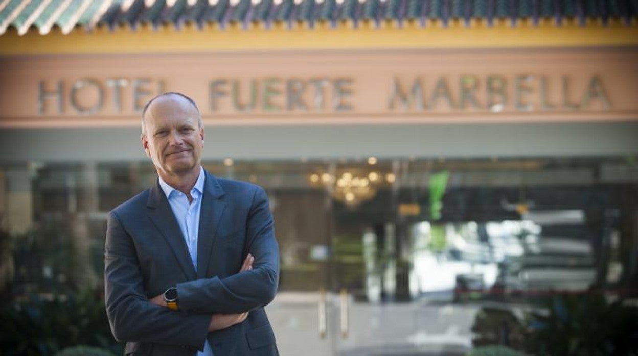 José Luque, en la puerta del Fuerte de Marbella