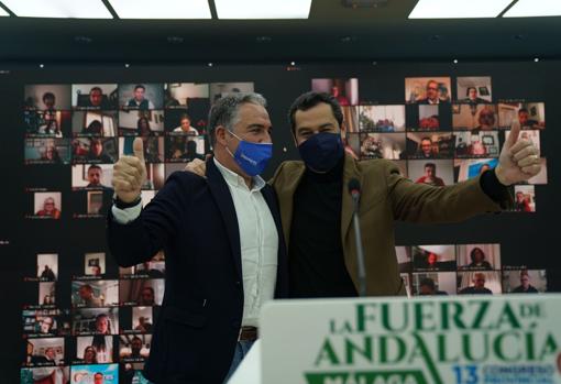 Elías Bendodo y Juanma Moreno durante el congreso