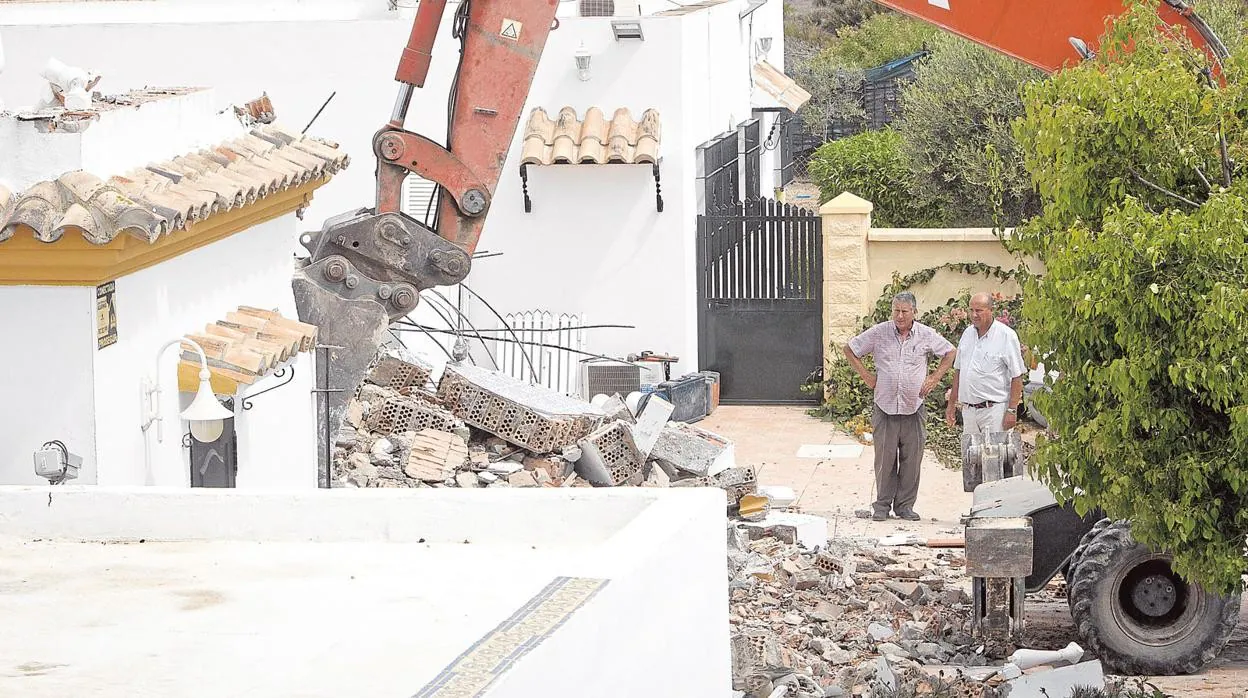 Derribo de una casa ilegal en la provincia de Cádiz
