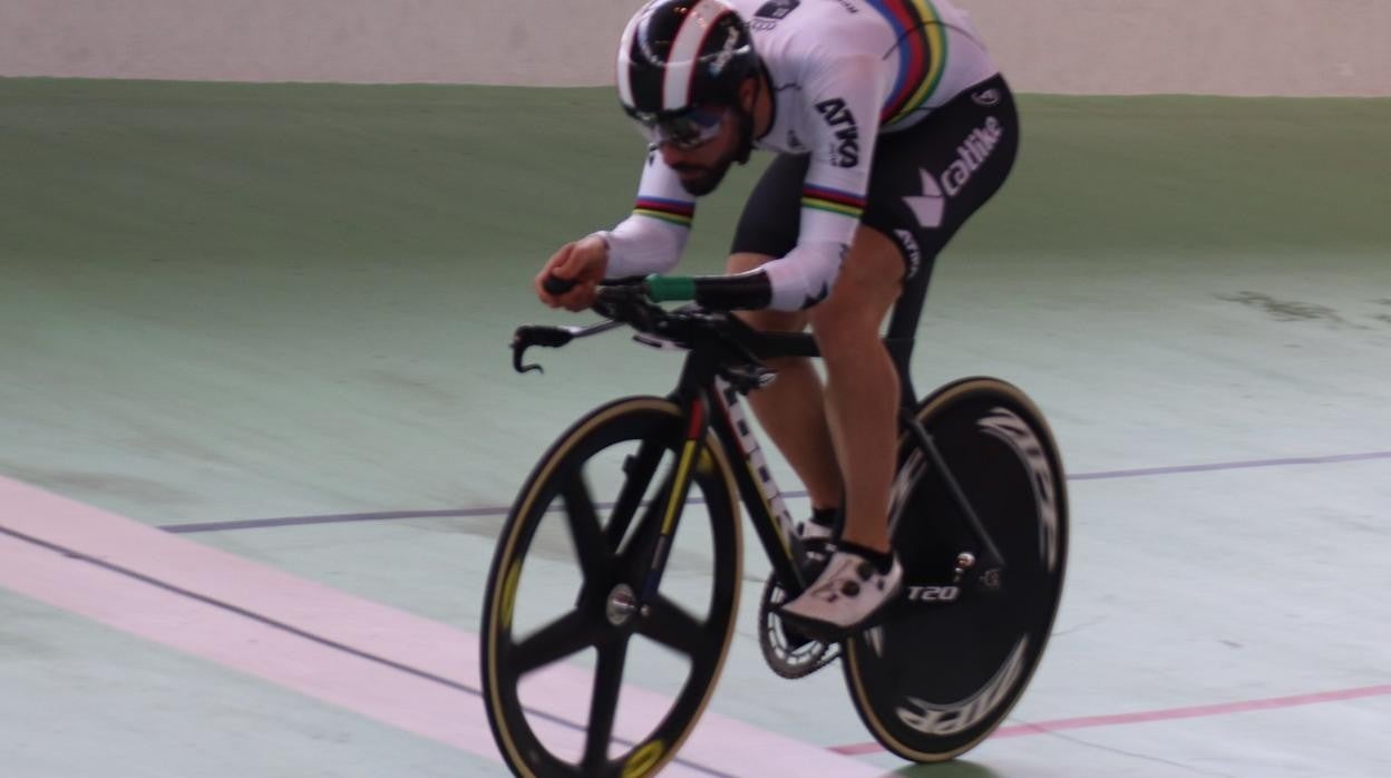 El rambleño Alfonso Cabello, este domingo con el jersey de campeón del mundo