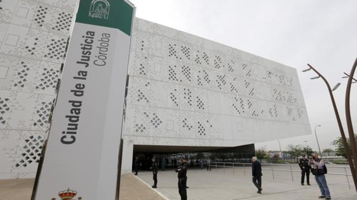 Entrada principal de la Ciudad de la Justicia de Córdoba