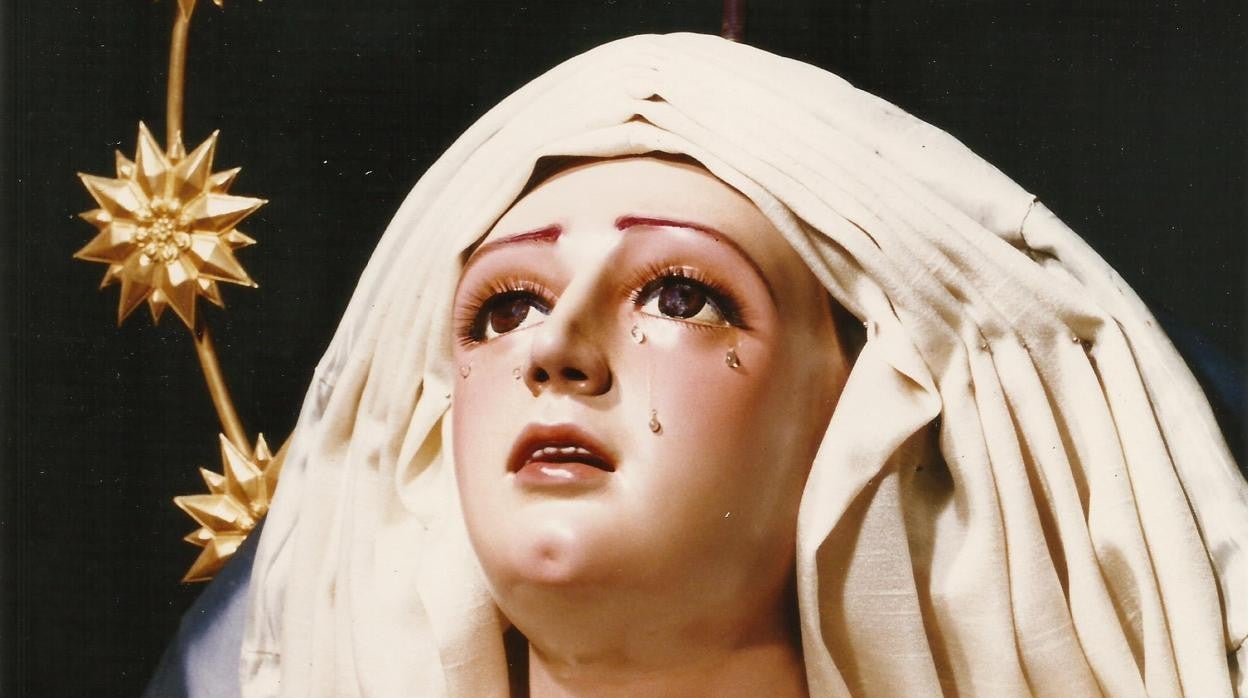 La Virgen de la Esperanza de Las Palmeras, en una de sus primeras fotografías como dolorosa