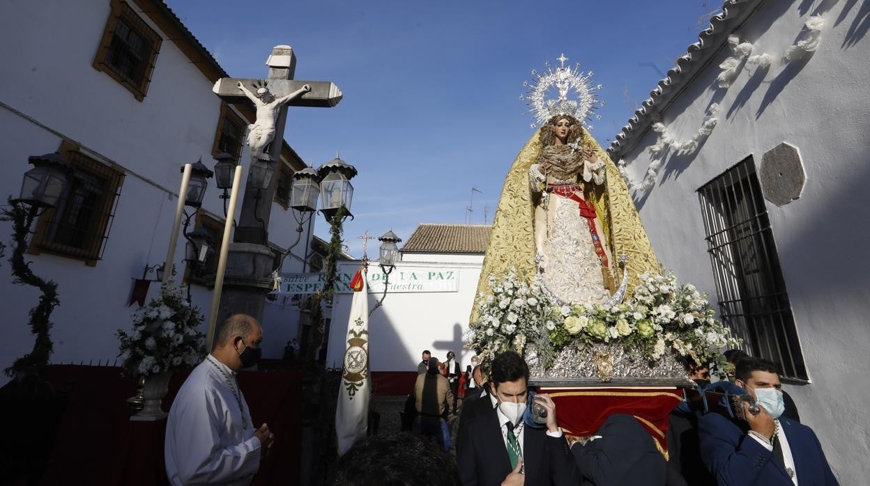 La Virgen de la Paz y Esperanza en la plaza de Capuchinos en octubre de 2020