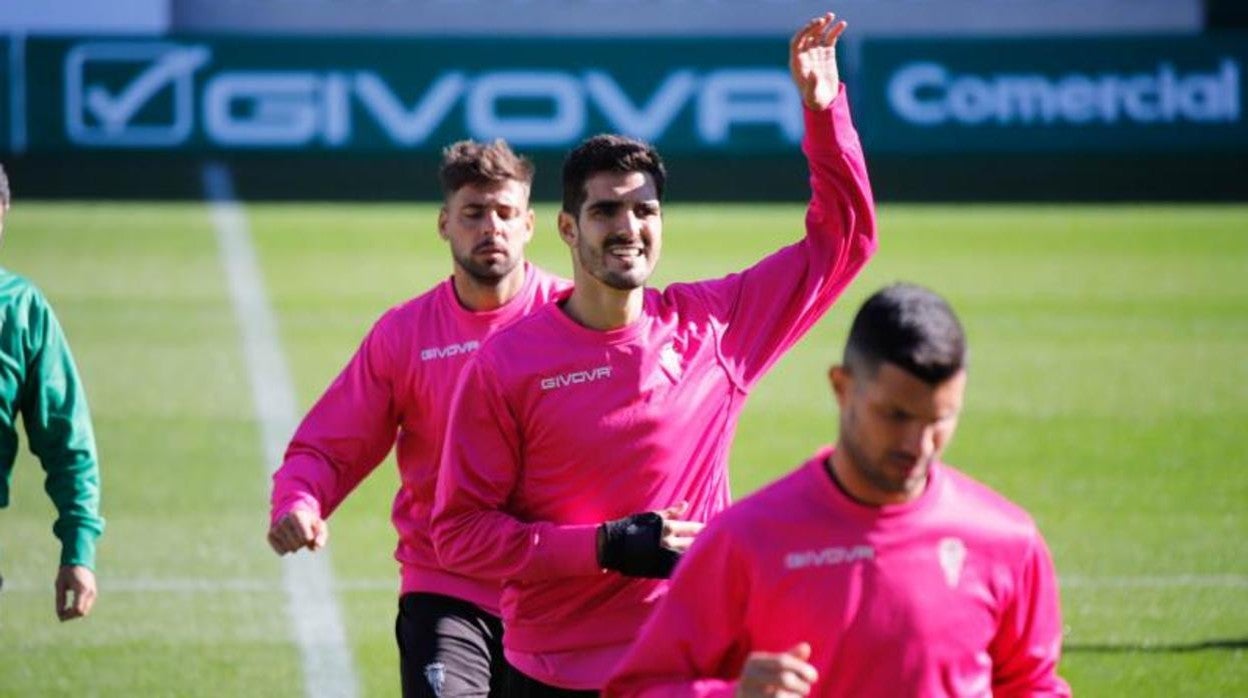 Willy, Bernardo y Xavi Molina, durante un entrenamiento en el estadio