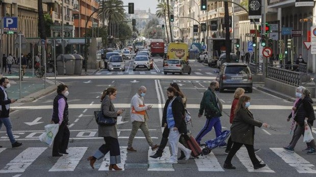 La bajada de contagios no evita que la tasa de incidencia Covid se eleve en Andalucía tras el fin de semana