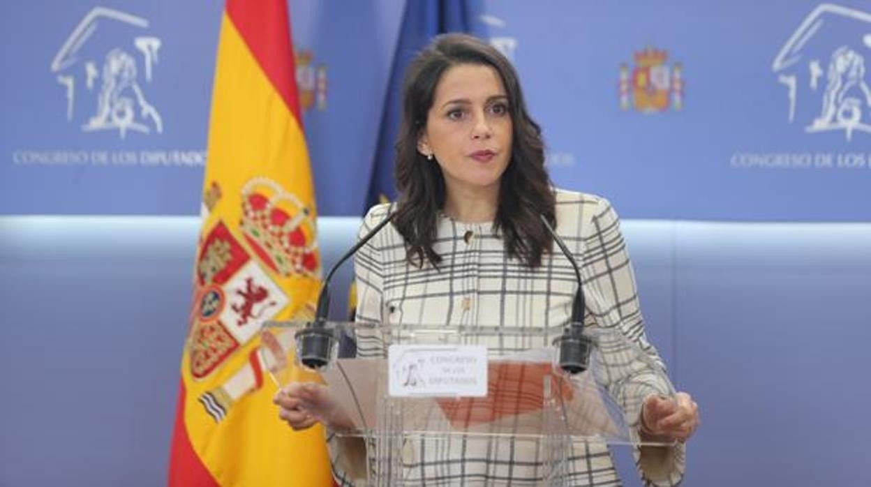 Inés Arrimadas, durante una intervención en la sala de prensa del Congreso