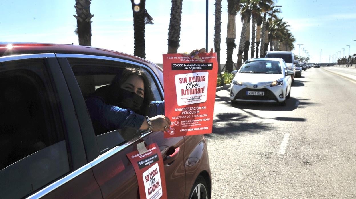 Una de las participantes en la caravana de los hosteleros