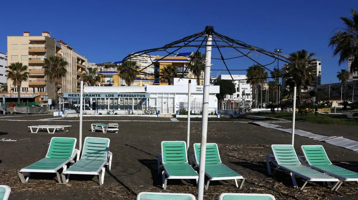 Una playa de Málaga, sitio muy frecuentado por cordobeses en Semana Santa, vacía