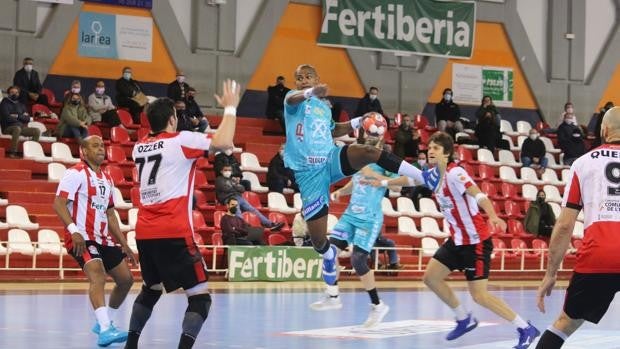 El Ximénez sigue sumando fuera de casa tras empatar ante el Puerto Sagunto (27-27)