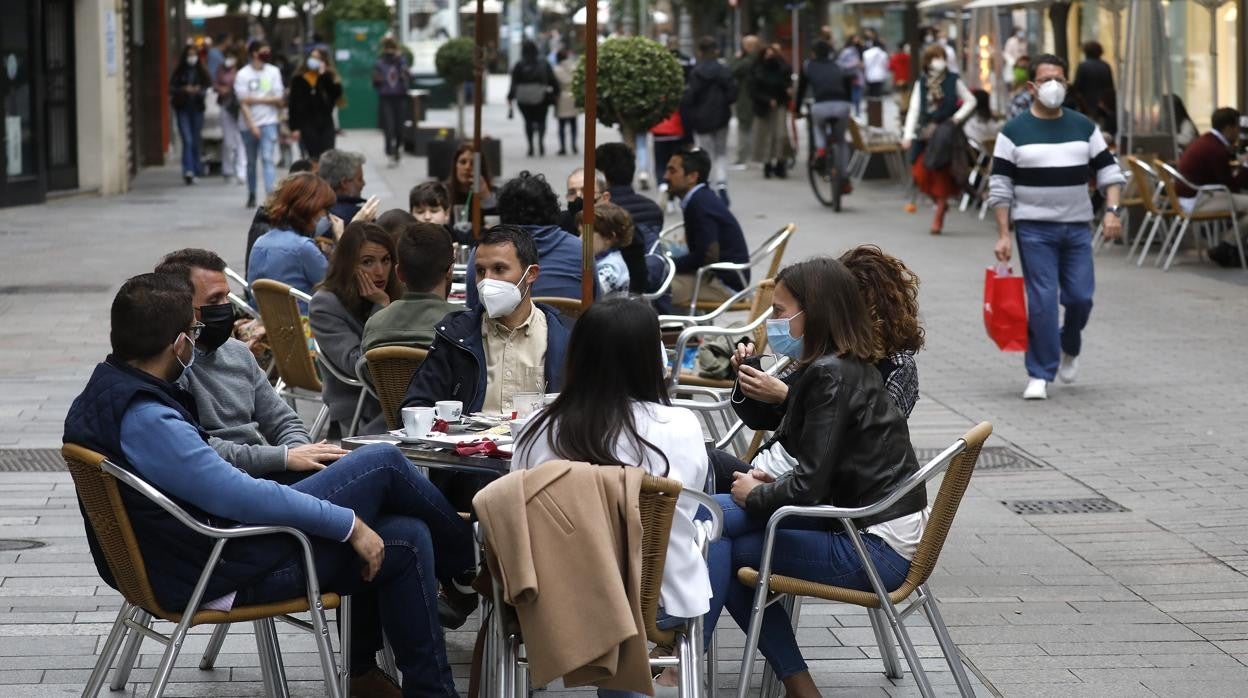 Ambiente en una terraza Córdoba el día 6 de marzo