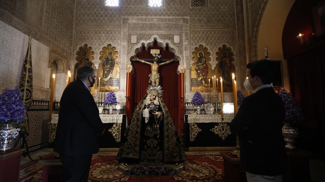 El Cristo de la Expiración y la Virgen del Silencio, en su veneración en San Pablo