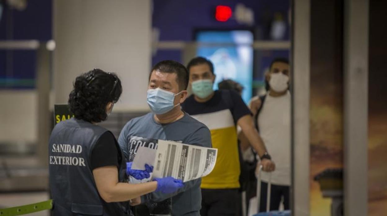 Imagen de la llegada de los primeros turistas al aeropuerto de Sevilla tras el confinamiento en junio de 2020