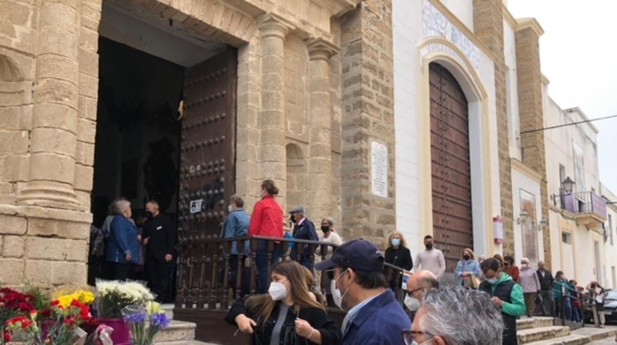 Ambiente en Santa María para ver al Nazareno y María Santísima de los Dolores