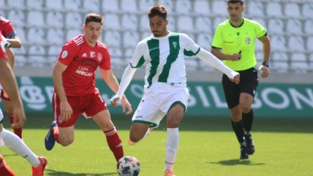 El Córdoba B supera al Utrera y se jugará la tercera plaza ante el Salerm, que se llevó el derbi cordobés