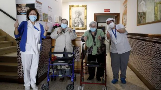 Vacunas, pruebas y aislamiento: la receta para dejar las residencias de ancianos de Córdoba libres del virus