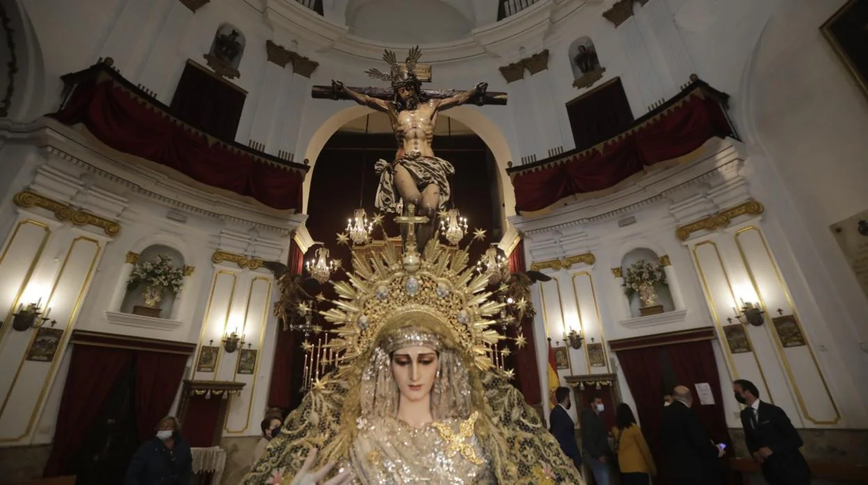 Cristo de la Misericordia y la Virgen de Las Penas.