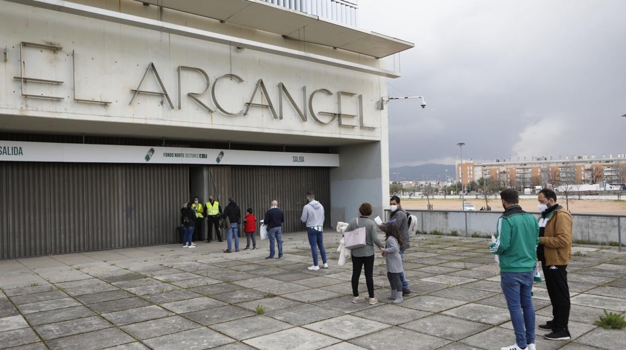 Acceso al estadio El Arcángel por la zona de Preferencia