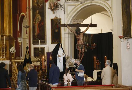 El Santo Cristo de la Universidad y la Virgen de la Presentación, en la iglesia de San Rafael este Martes Santo