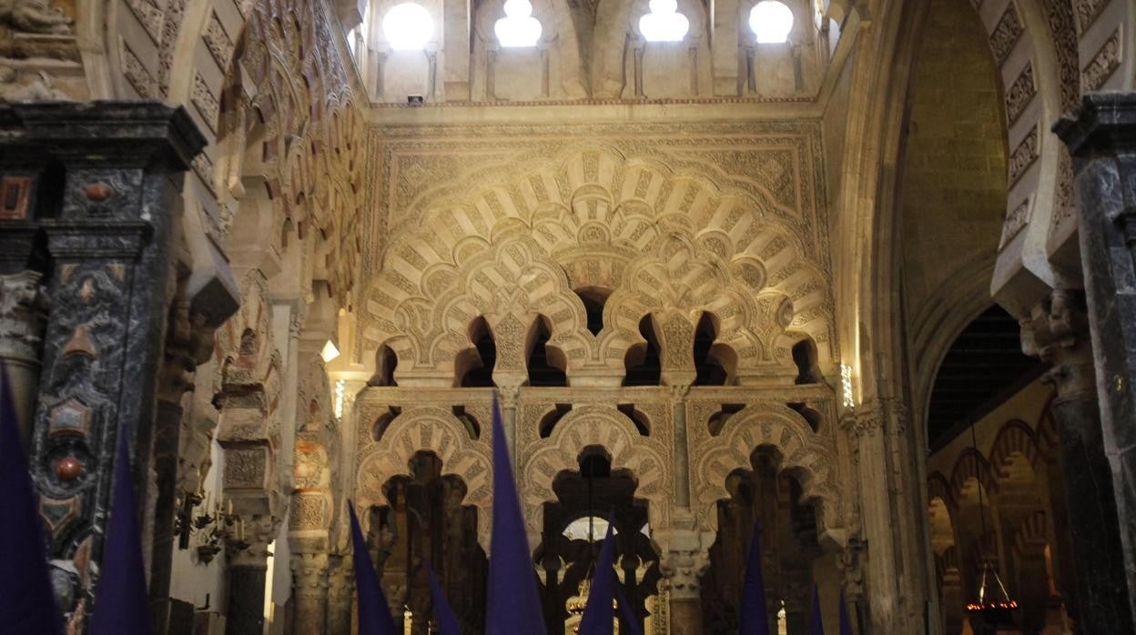 Nazarenos de la Agonía en la Catedral de Córdoba