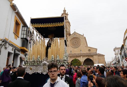 Palio de la Virgen del Mayor Dolor, tras salir de San Lorenzo, en 2019