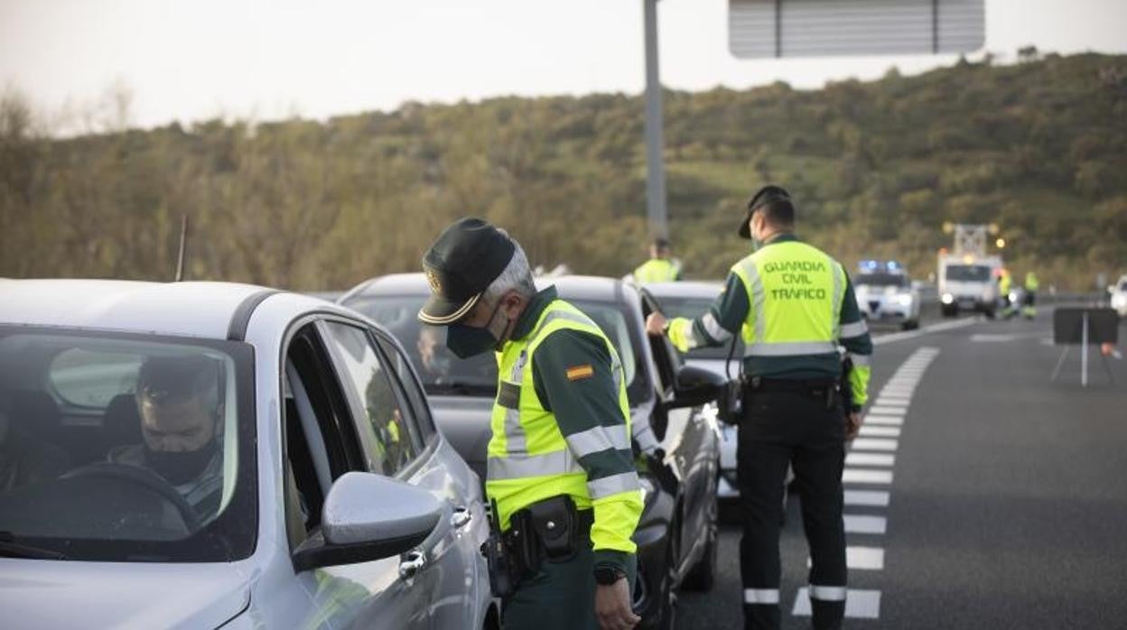 Control de la Guardia Civil de Tráfico en la provincia de Sevilla