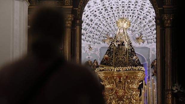 Toda la actualidad del Viernes Santo| La mirada vuelve a la Virgen de los Dolores