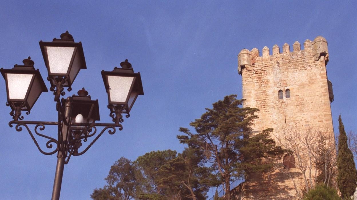 Torre del homenaje del castillo de Montemayor construido en el siglo XIV