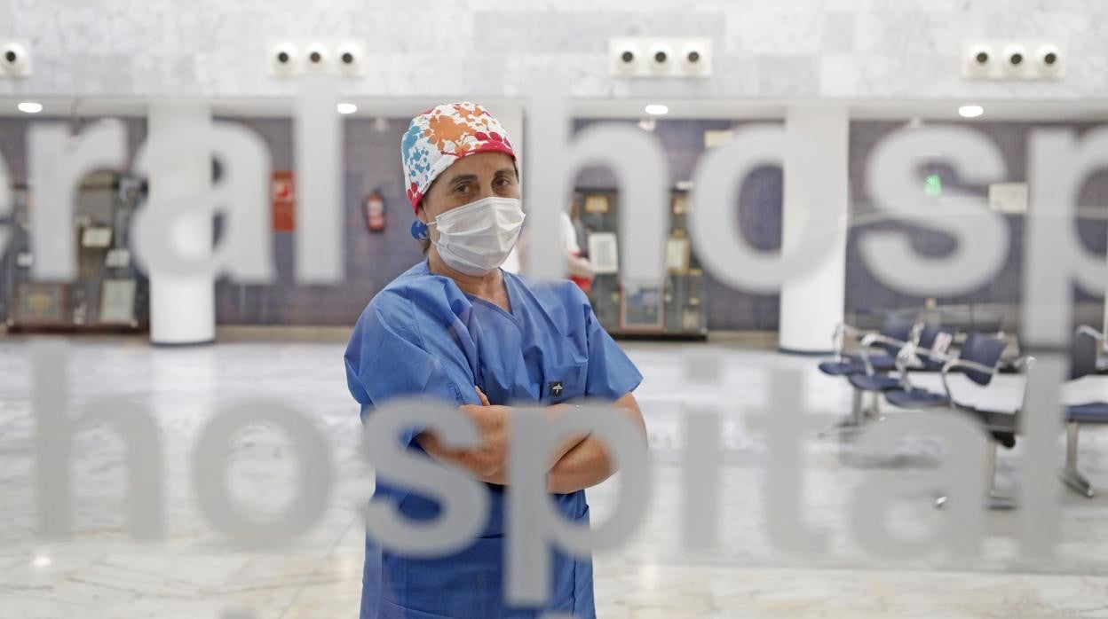 Una enfermera en el Hospital Reina Sofía