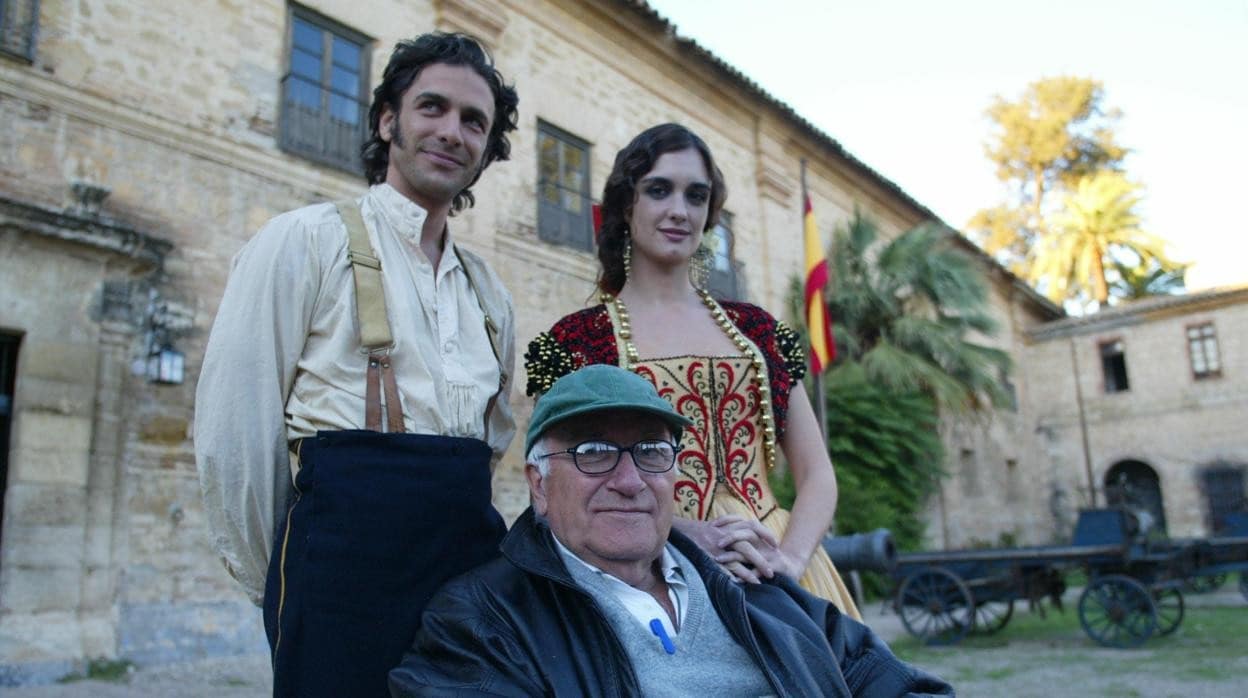 Vicente Aranda, en Caballerizas Reales con los protagonistas de 'Carmen'