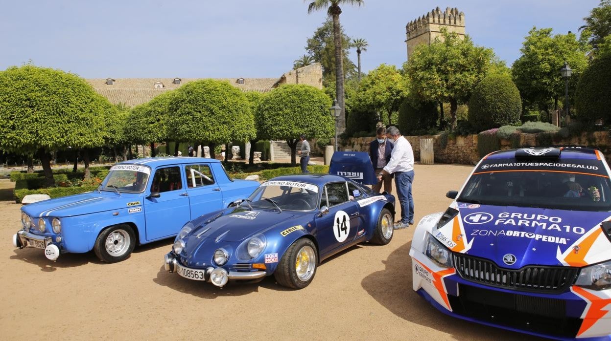 Varios vehículos, este miércoles, en la presentación en el Alcázar de Córdoba