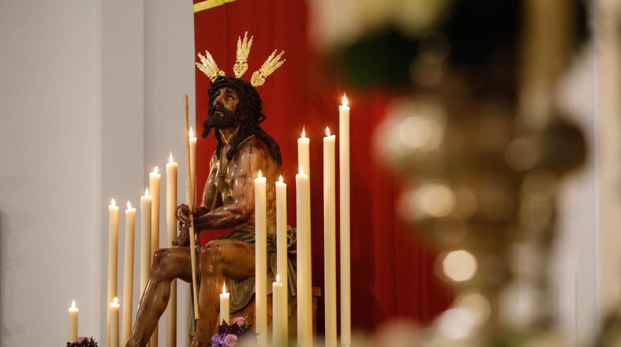 Nuestro Padre Jesús Humilde en la Coronación, en el altar del Lunes Santo en la Merced