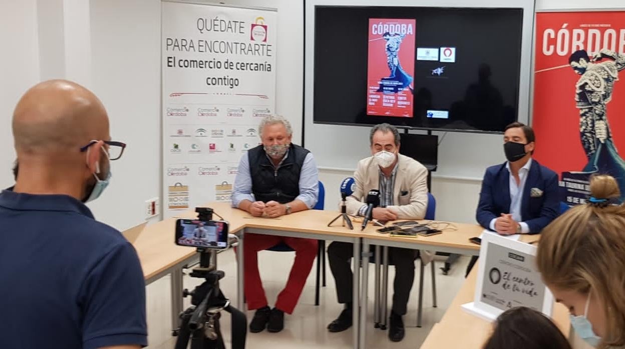 Imagen de la rueda de prensa, ayer para presntar el Concurso de Decoración de Escaparates