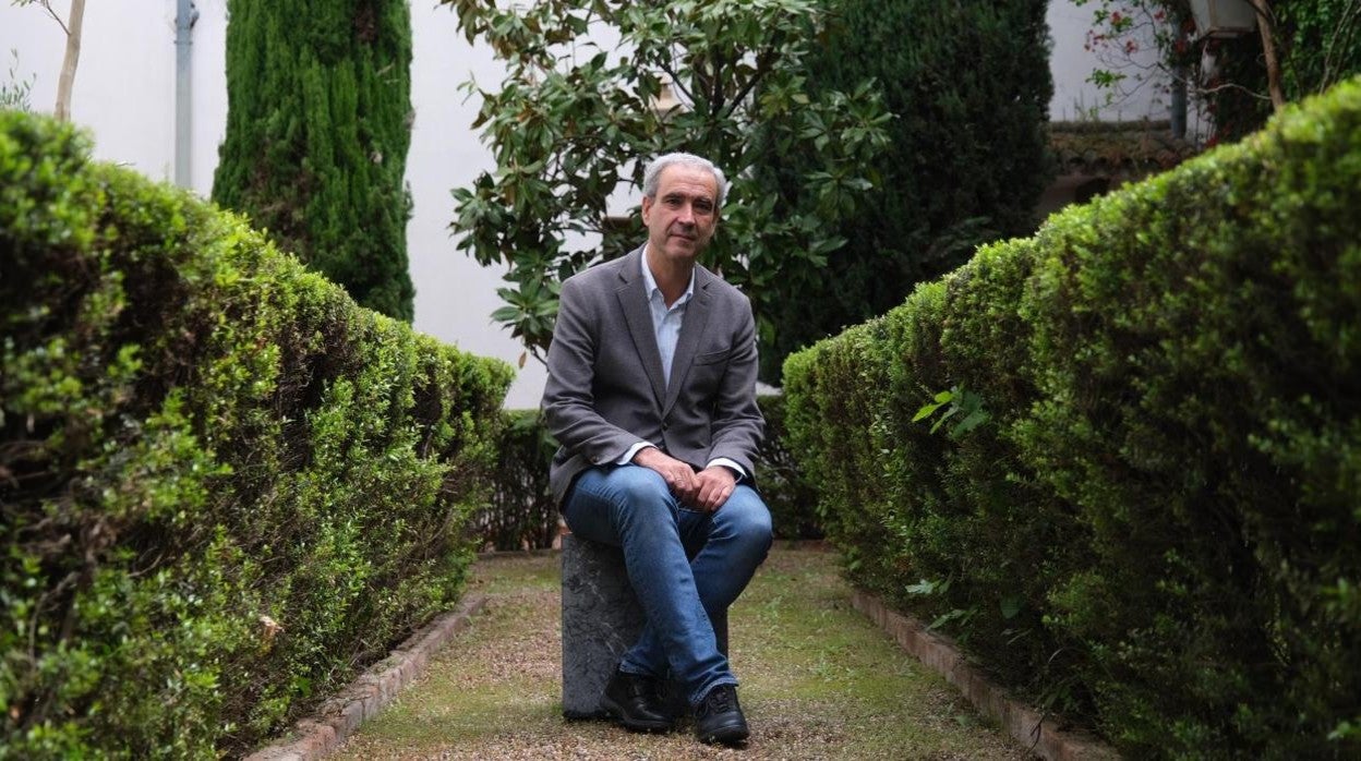 José María Gala, en los jardines de la Fundación que lleva el apellido de su tío y el suyo