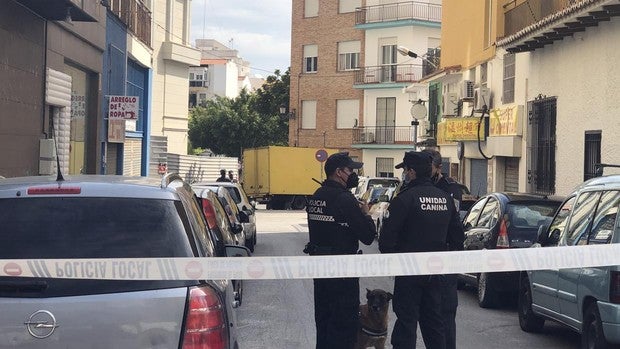 Investigan la muerte por varios disparos de un hombre en Torremolinos hallado en el interior de un camión