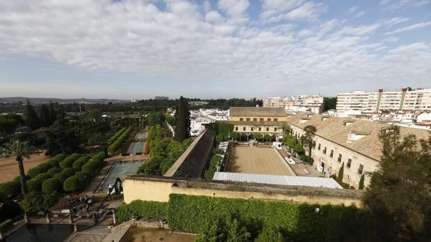 El alcalde de Córdoba urge a la cesión de Caballerizas para activar la sala museística para exposiciones