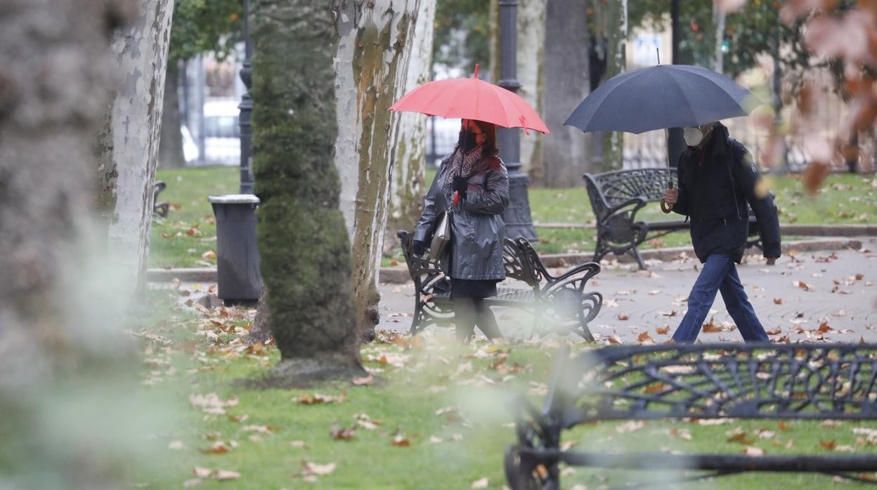 Dos mujeres en los jardines de Colón