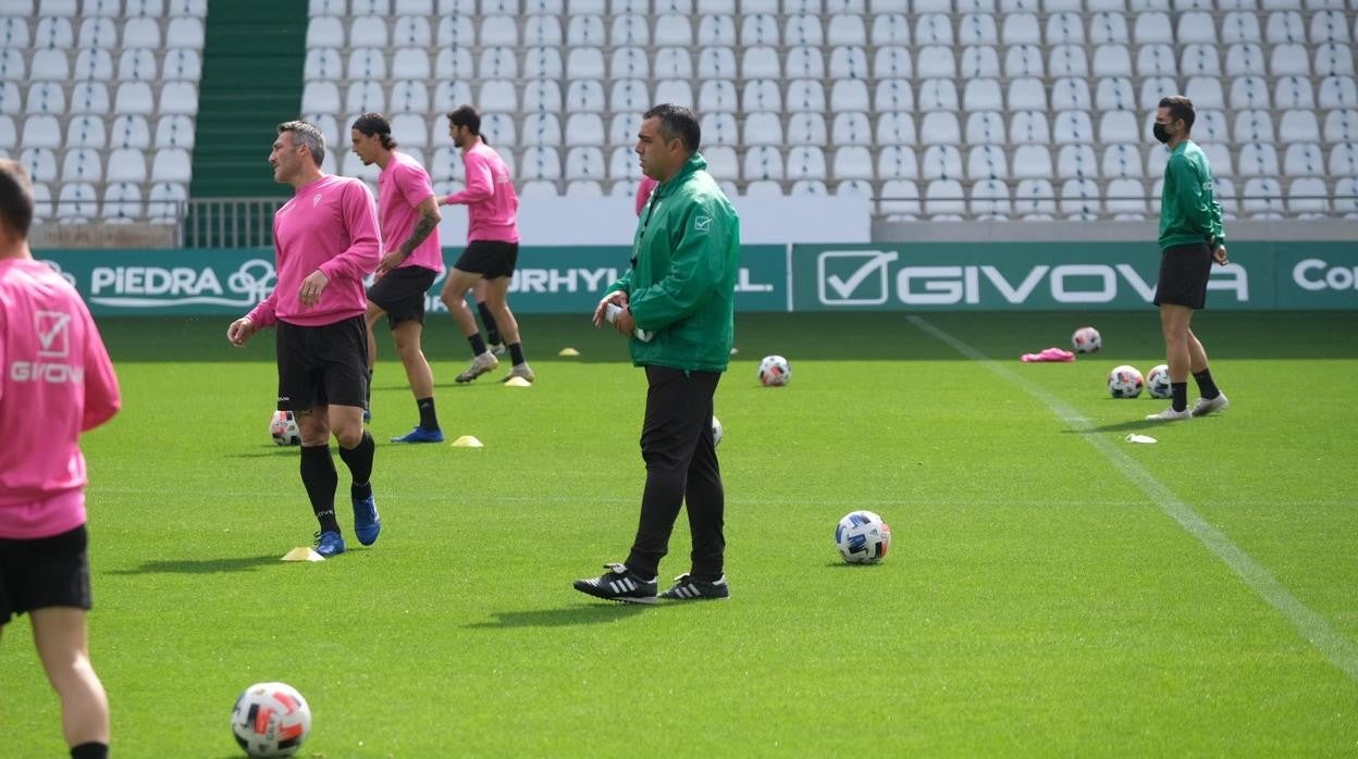 El entrenador del Córdoba, Germán Crespo, en su primer entrenamiento