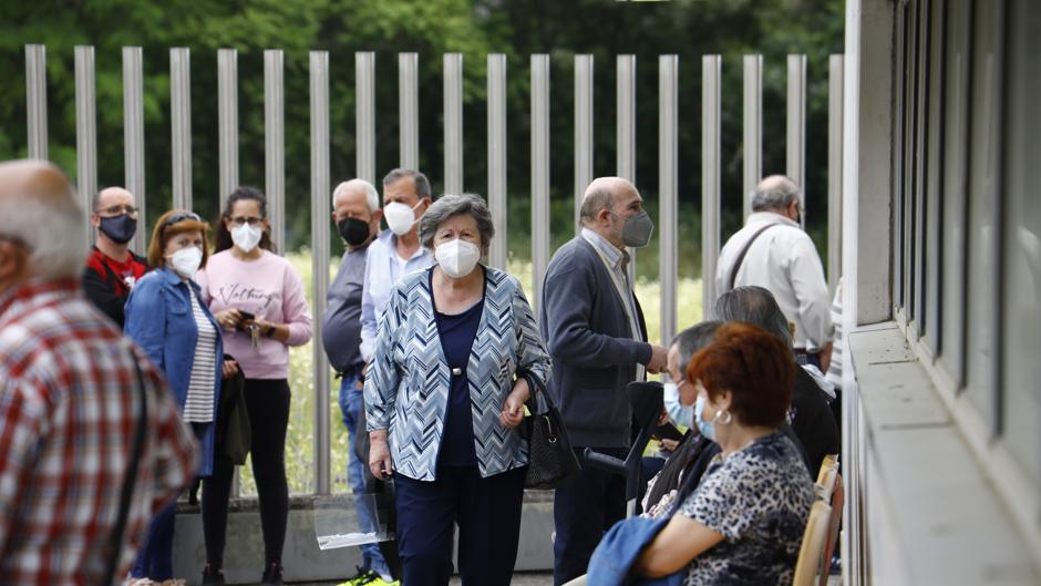 Salud empieza a vacunar a 1.200 cordobeses con monodosis de Janssen en el Carlos Castilla del Pino