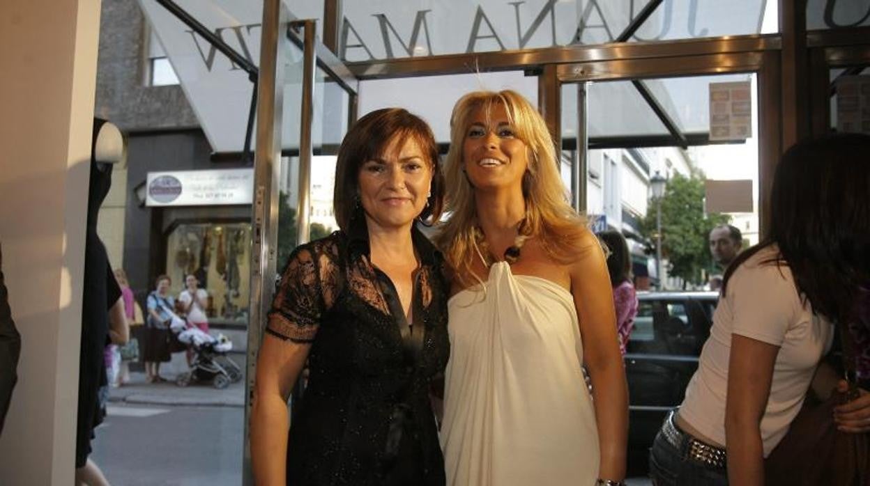 Imagen de archivo de la inauguración de la tienda de Juana Martín con Carmen Calvo en 2007