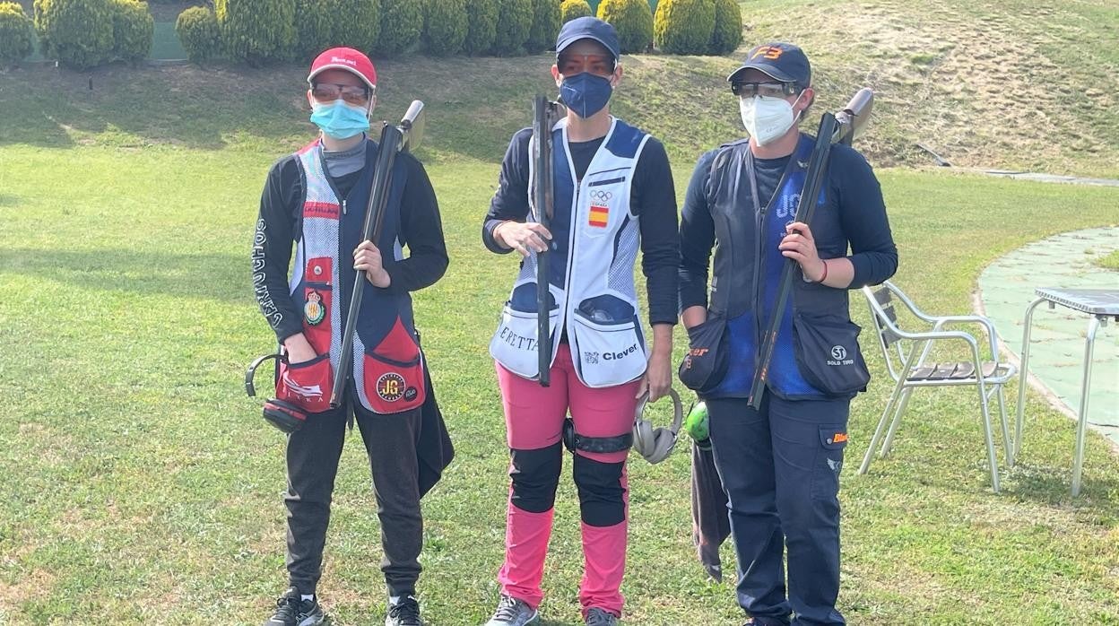 Mar Molé, Fátima Gálvez y Paqui Muñoz, tras conseguir las medallas en el Campeonato de España