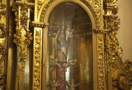 Virgen del Pilar que se venera en la iglesia, y que tuvo culto siempre por la cofradía