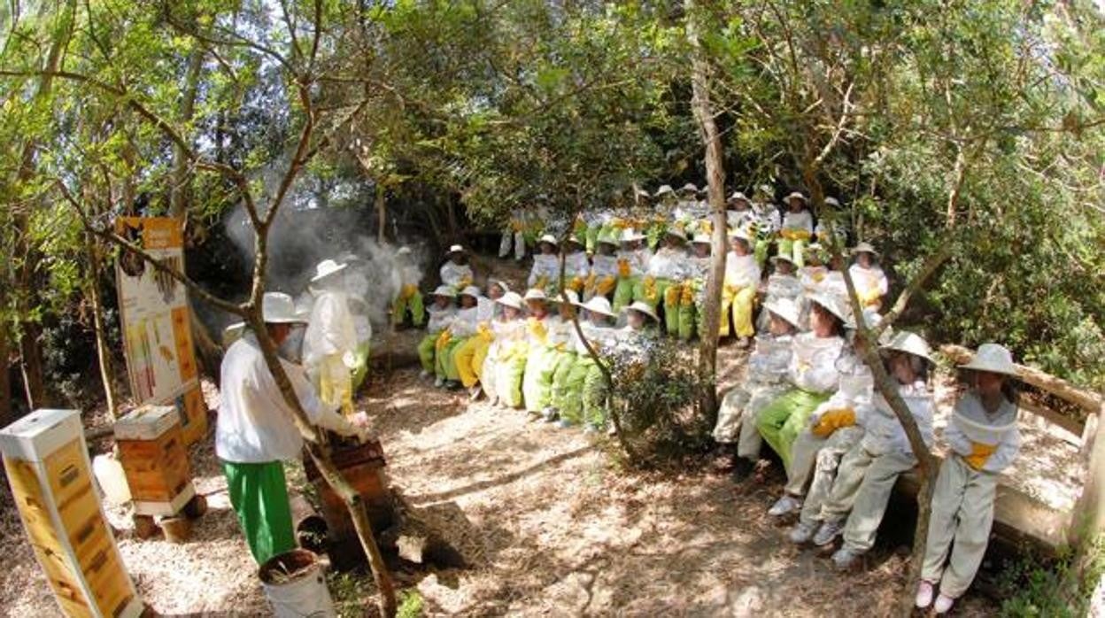 Charla a niños de un colegio en el Rancho Cortesano