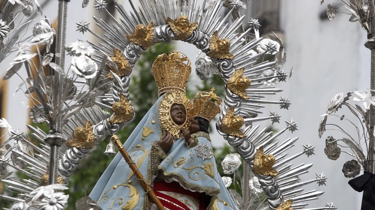 La Virgen de la Cabeza, durante su procesión