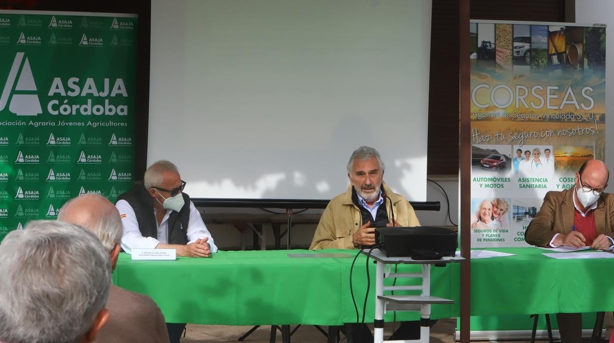 El presidente de Asaja, Córdoba, hoy durante su intervención en la asamblea anual