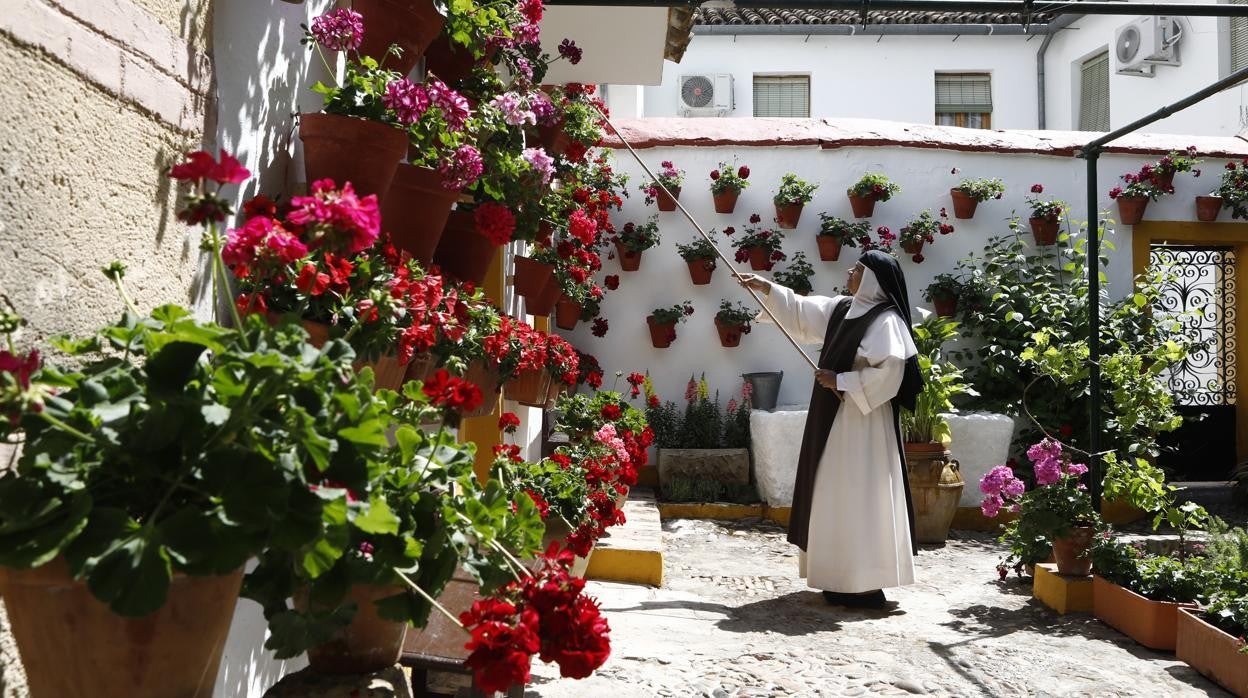 Patio del convento de Santa Marte preparándose para el certamen de este año