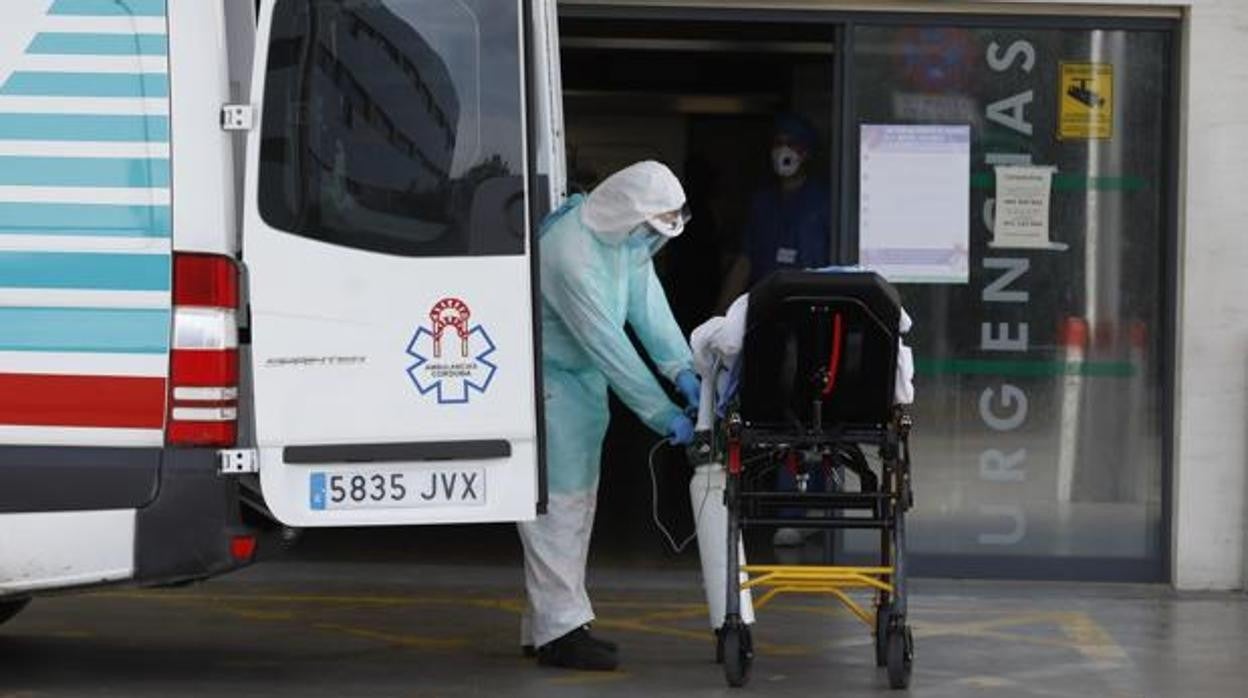 Un paciente de Covid llegando al hospital en una imagen de archivo