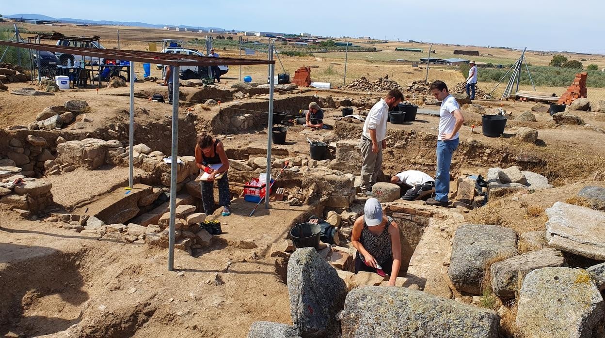 Campaña de excavaciones arqueológicos en el yacimiento de La Losilla en Añora