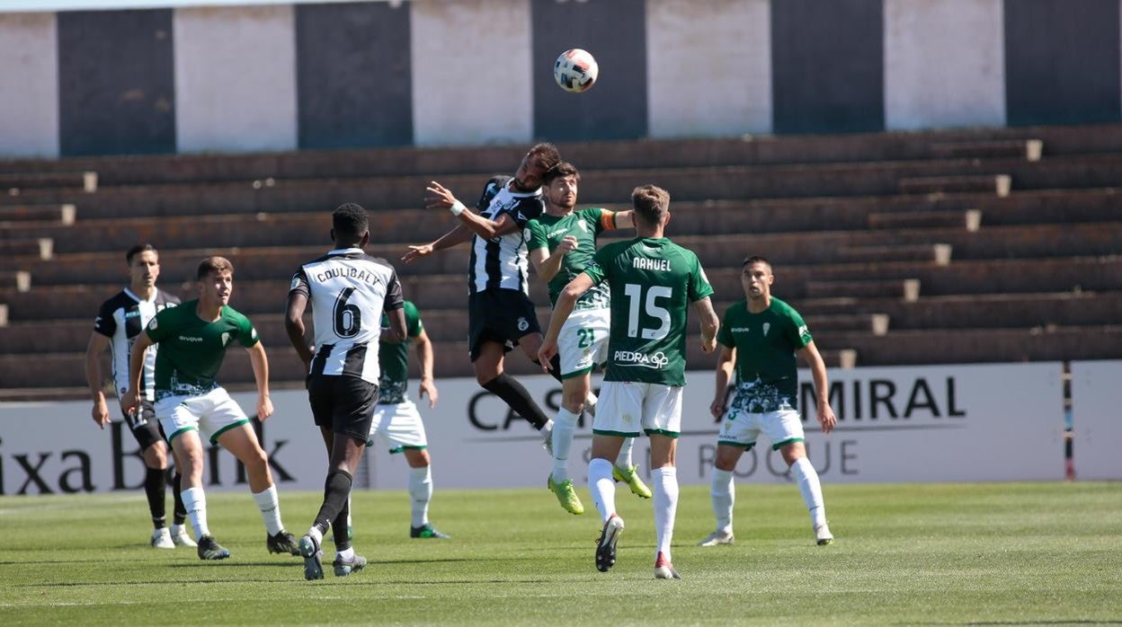 Lance del juego en el Municipal de La Línea